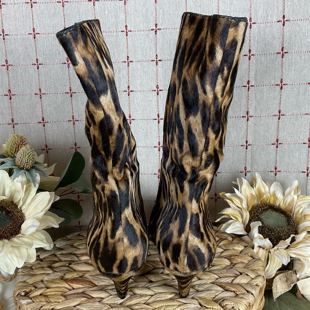 Vince Camuto Rastel3 Animal Print Dyed Cow Hair Bootie Mid Calf Boots Sz 7.5 - Picture 4 of 6